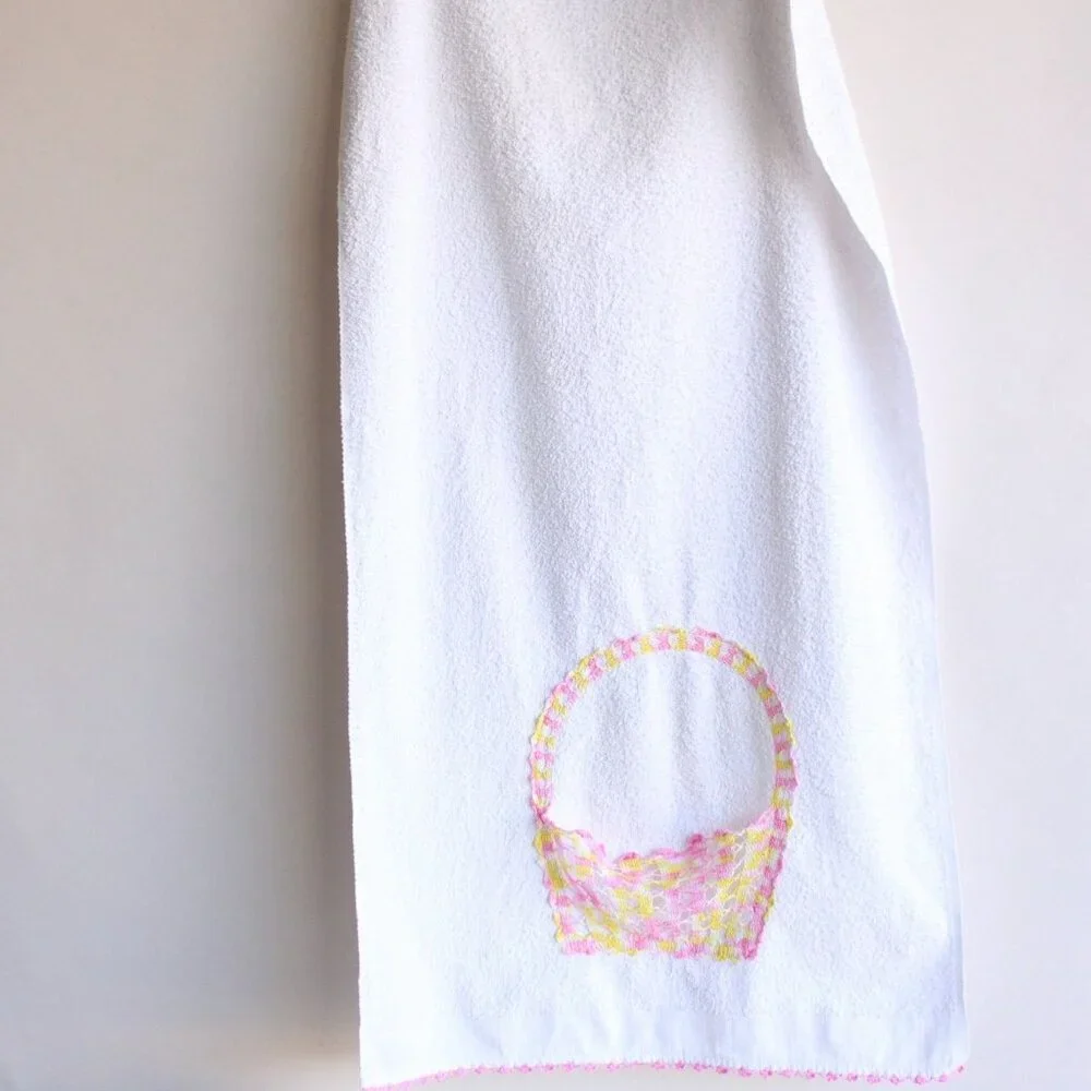 Vintage 1980s Bath Towel, Cone Terrycloth Towel With Crochet Flower Basket